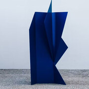 Sculpture courtyard, exhibition view. Courtesy of Museu Oscar Niemeyer