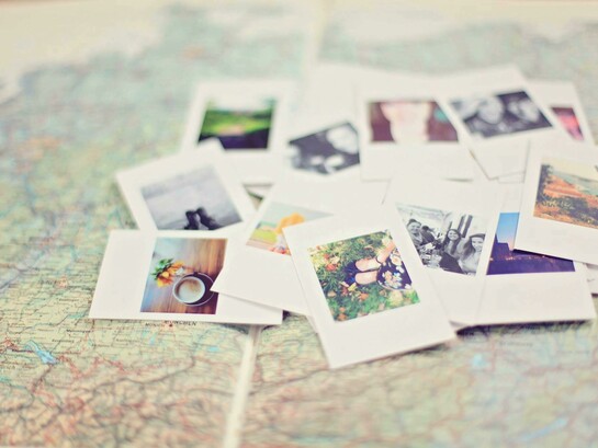 Ao aprender um novo idioma, seja ele qual for, você passa a descobrir novas culturas e novas perspectivas e assim compreende melhor novos pontos de vista e formas de pensamento. Você é de certa forma chacoalhado do seu mundo e passa a perceber a diversidade cultural existente. É um exercício riquíssimo e natural do processo de aprendizagem. Que promove a empatia cultural e transforma a maneira como encaramos o mundo