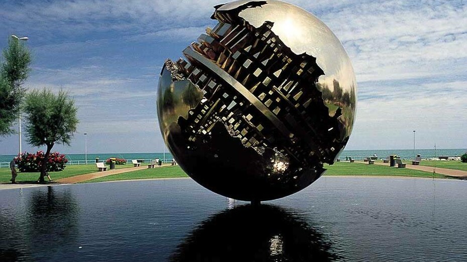 Escultura en Pesaro, Italia
