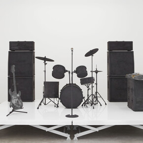 Vue de l'exposition Daniel Arsham « The Future is Always Now », Galerie Perrotin, Paris, 12 juin - 26 juillet 2014. Photo : Claire Dorn, Courtesy Galerie Perrotin