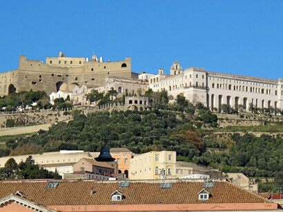Castel Sant'Elmo. Le scale, le scorciatoie, i ponti, i passaggi che mettono in comunicazione le diverse zone della città sono tantissimi, e hanno una storia antichissima
