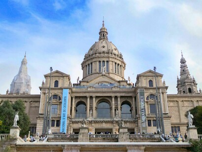 La impresionante fachada del Museo Nacional de Arte de Cataluña, donde DuoMar buscó suerte