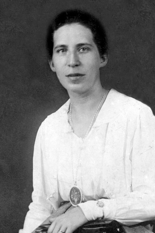 Im April 1913 schrieb Franz Kafka einen kurzen Brief an Felice Bauer, seine erste Verlobte. Bild: Felice Bauer (1887-1960), Aufnahme ca. 1917