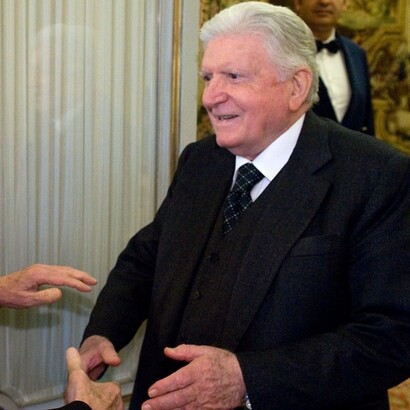 Segio Zavoli ha rivoluzionato il giornalismo d'inchiesta italiano, narrando con sensibilità e profondità gli eventi più drammatici della storia contemporanea attraverso il potere della parola e dell’immagine.