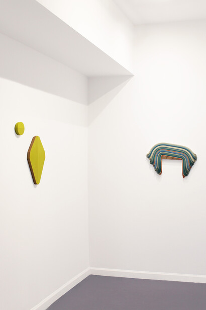 Various artists, Invisible strings, exhibition view. Courtesy of Pentimenti