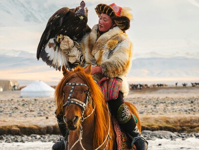 Il festival Naadam celebra le antiche abilità di lotta, tiro con l’arco e corsa a cavallo