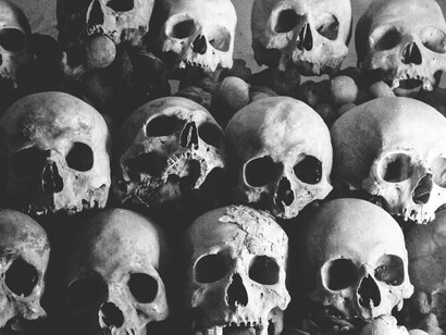 Pero yo hablé de un sueño, de la Muerte. Y era en este instante en que se me presentaba así de cruda y de inevitable