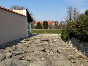Resti di strada romana di Carnuntum. Petronell-Carnuntum, Bassa Austria, ph. Flavius Roversi
