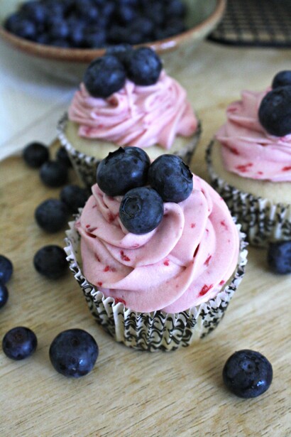 Almond Raspberry Cream Cupcakes