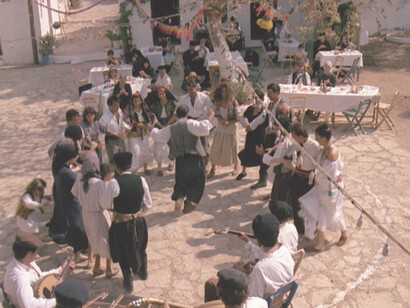 Mediterraneo, di Gabriele Salvatores, (1991). La fuga è un viatico per “mantenersi vivi e continuare a sognare” perché porta ad un’evasione dal destino originario, tracciando una deviazione rispetto alla via principale
