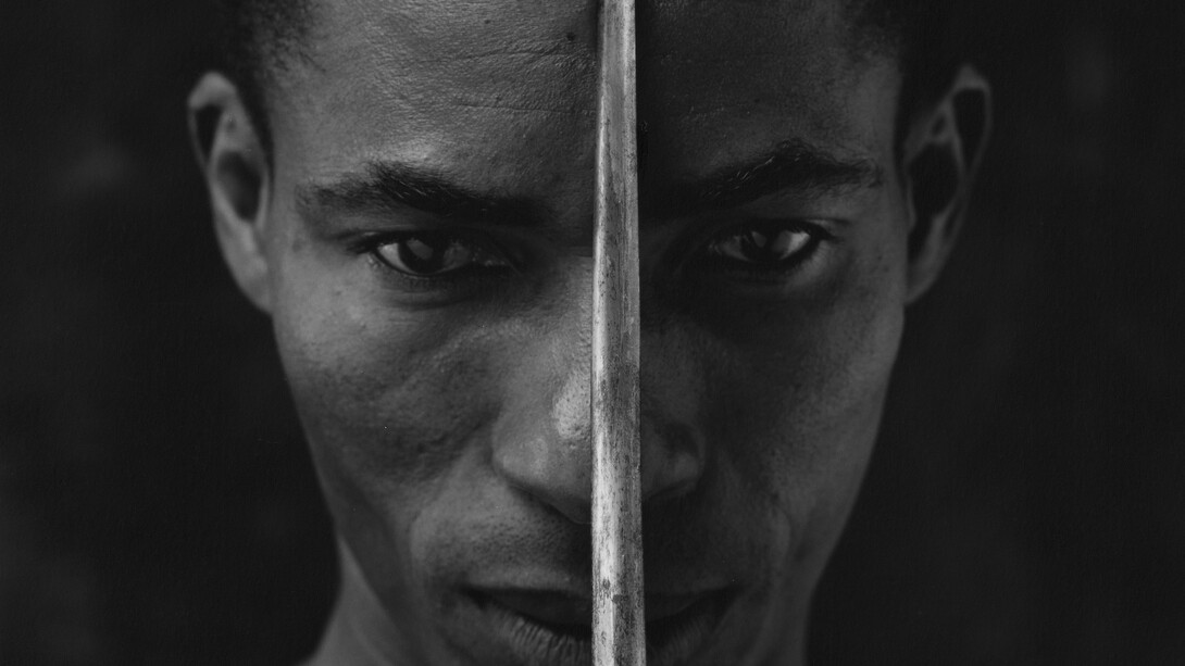 Eduardo with dagger, 1990, silver print, cm 100x100 