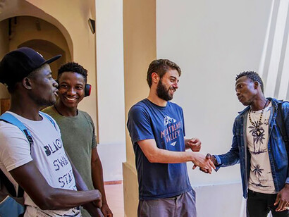Incontri in un centro d'accoglienza