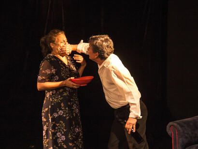 Montaje de «Unos cuantos piquetitos», protagonizada por Cecilia Pavón y Mario Jaén en el Centro Cultural España de Guatemala (2016)