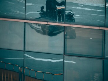 La complessità non chiede di dominare il caos, ma di imparare a restare umani dentro di esso