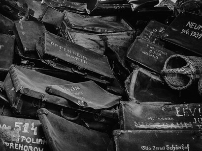 «Se sabe por diversas personas bien informadas que en Riga judíos evacuados, han sido fusilados en serie, según iban saliendo del tren»