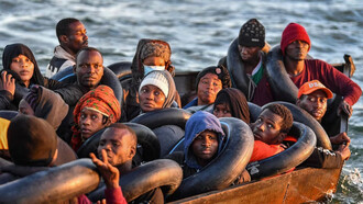 Flux migratoires. Le contrôle des migrants est également rendu difficile par le fait qu'il s'agit de flux mixtes, c'est-à-dire de flux migratoires comprenant des demandeurs d'asile cherchant à obtenir le statut de réfugié et des migrants
