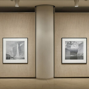 Lynn Davis, Exhibition view. Courtesy of Glass House