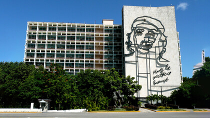 Nicolas Arroyo, Gabriela Menendez,  Bâtiment administratif