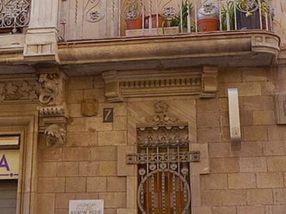 Quizás Weber, con una sonrisa, nos diría que lo único que ha cambiado es que, ahora, la jaula de hierro tiene paredes de cristal y conexión Wi-Fi. Barcelona. España 