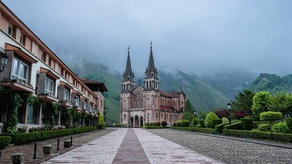Basílica de Santa María la Real de Covadonga en Asturias, España
