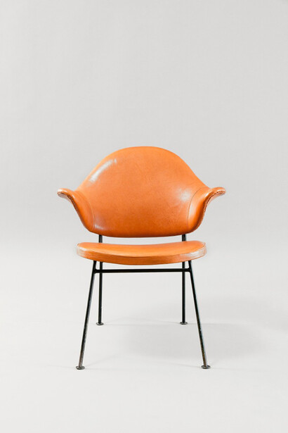 Thonet, fauteuil de face, Courtesy Galerie Pascal Cuisinier 