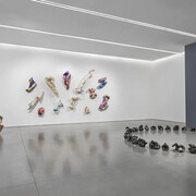 Lynda Benglis, Knotting, tying, folding, exhibition view. Courtesy of Pace Gallery