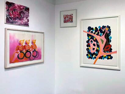 Varios artistas, ¿Por qué el futuro es rosa? Vista de exhibición. Cortesía de la Otto Galería