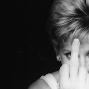 Diana Finger Up © Alison Jackson / Courtesy of CAMERA WORK