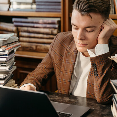 A criatividade para escrever é um dom que requer a leitura de outras obras para servir de inspiração