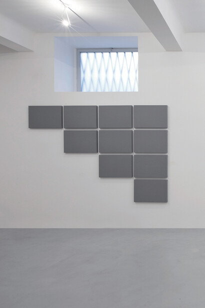 Alan Charlton

Triangle Grid Painting, 2011
Acrilico su tela, 193,5x283,5 cm

Veduta parziale dell’esposizione
A arte Studio Invernizzi, Milano, 2011

Courtesy A arte Invernizzi, Milano
Foto Bruno Bani, Milano
