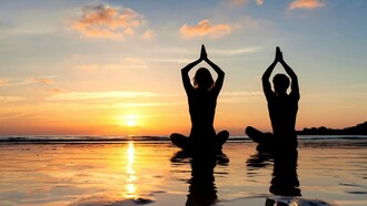 Orientarsi nel vasto mondo dello yoga può sembrare difficile