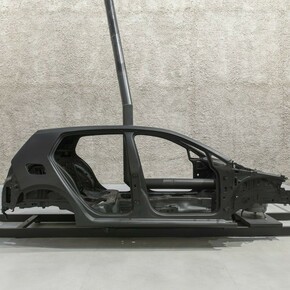 Michael Sailstorfer. Courtesy of König Galerie