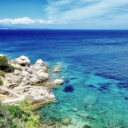 L’arrivo a Piscinas fu come un pugno allo stomaco, con la spiaggia e il mare vividi ed estivi, era come passare da una pellicola lenta e in bianco e nero a una commedia ricca di colori e buonumore