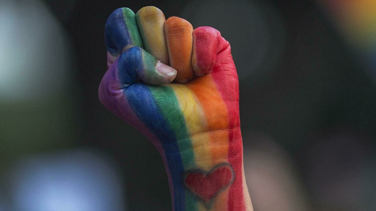 Gesto de homenagem para as vítimas de Orlando