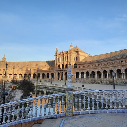 La place d’Espagne est l’un des lieux les plus emblématiques de Séville