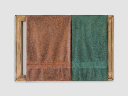 Ryosuke Kumakura, Towels, 2020.
Oil on canvas, wood stain on stretcher / 16" x 24" | 40.6 x 61 cm. Courtesy of the artist and the Institute of Contemporary Art MECA