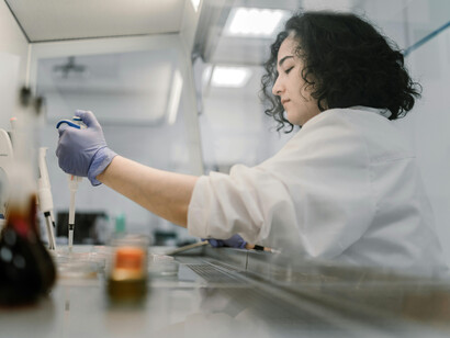 A female scientist performing experiment at a lab