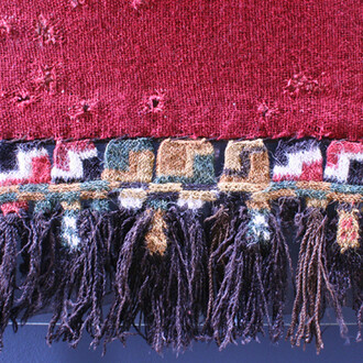Tejidos en la vida para honrar a la muerte. Courtesy of Museo Chileno de Arte Precolombino
