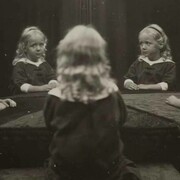 Anoniem, Portret in spiegel, Den Haag, 1910-1920. Courtesy of FOMU