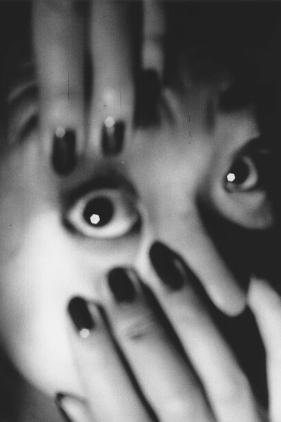 Daido Moriyama, Documentary 78 (detail), Setagaya, Tokyo, Japon, april 1986. Courtesy of the Henri Cartier-Bresson Foundation
