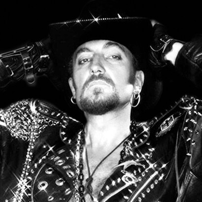 Tino Casal desarrolló también otras facetas, como productor de otros cantantes, pintor y escultor