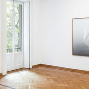 Jamais laisser les photos trainer. Courtesy of Galleria Monica De Cardenas