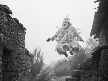 Caretos de Lazarim. Estas comunidades guardam variações rituais e artesanais distintas que, juntas e em rede, podem criar uma "Rota do Património de Inverno" coesa, sem desvirtualizar a tradição de cada um