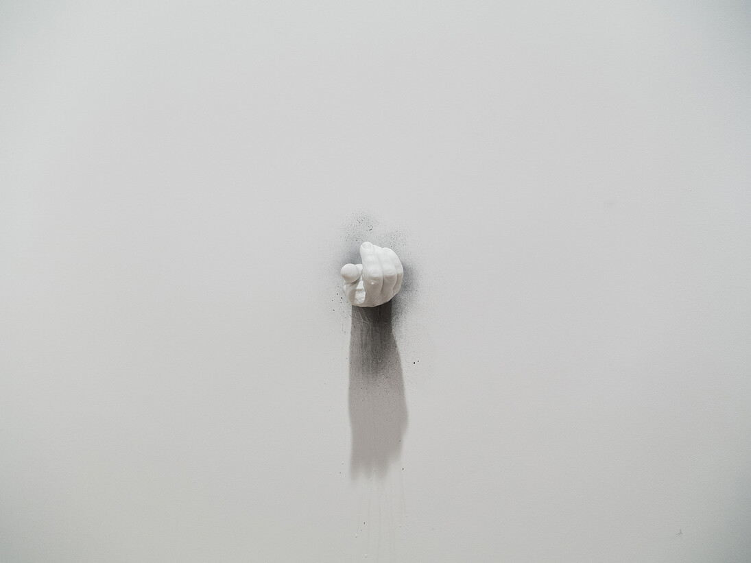 Douglas Gordon, Exhibit D, 2016, Carrara marble, 6 11/16 x 4 5/16 x 3 9/16 inches, 17 x 11 x 9 cm  © Studio lost but found / VG Bild-Kunst, Bonn 2017. Photo by Silia Psychi