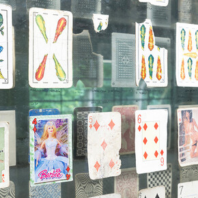 Artistes divers, Objets trouvés, vue d'exposition. Avec l’aimable autorisation de la Galleria Continua