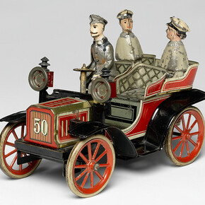 Georges Carette & Co., Automobil mit Insassen, Nürnberg, um 1900. Courtesy of Germanisches Nationalmuseum