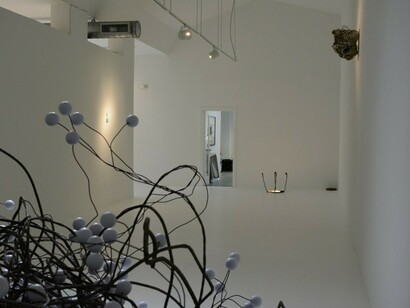 Bailando en Casa del Trompo, Exhibition view. Courtesy of Diana Lowenstein Gallery