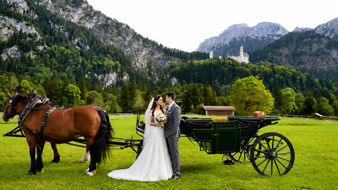 A fairytale wedding at Neuschwanstein Castle, where romance meets the breathtaking beauty of Bavaria’s iconic landscape