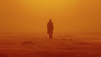 Cena do filme Blade Runner 2049 (2017), a continuação do original de 1982