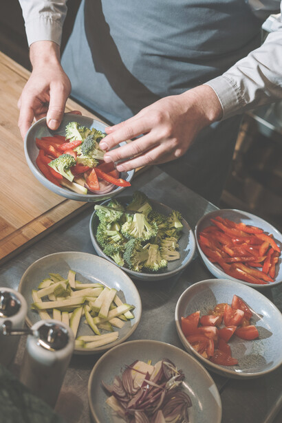 Chef. Ogni piatto, ogni cibo cucinato è un ricominciare quasi dal principio, attraverso una nuova intuizione, un profumo legato ad un ingrediente, alla ricerca dell’equilibrio o del caos